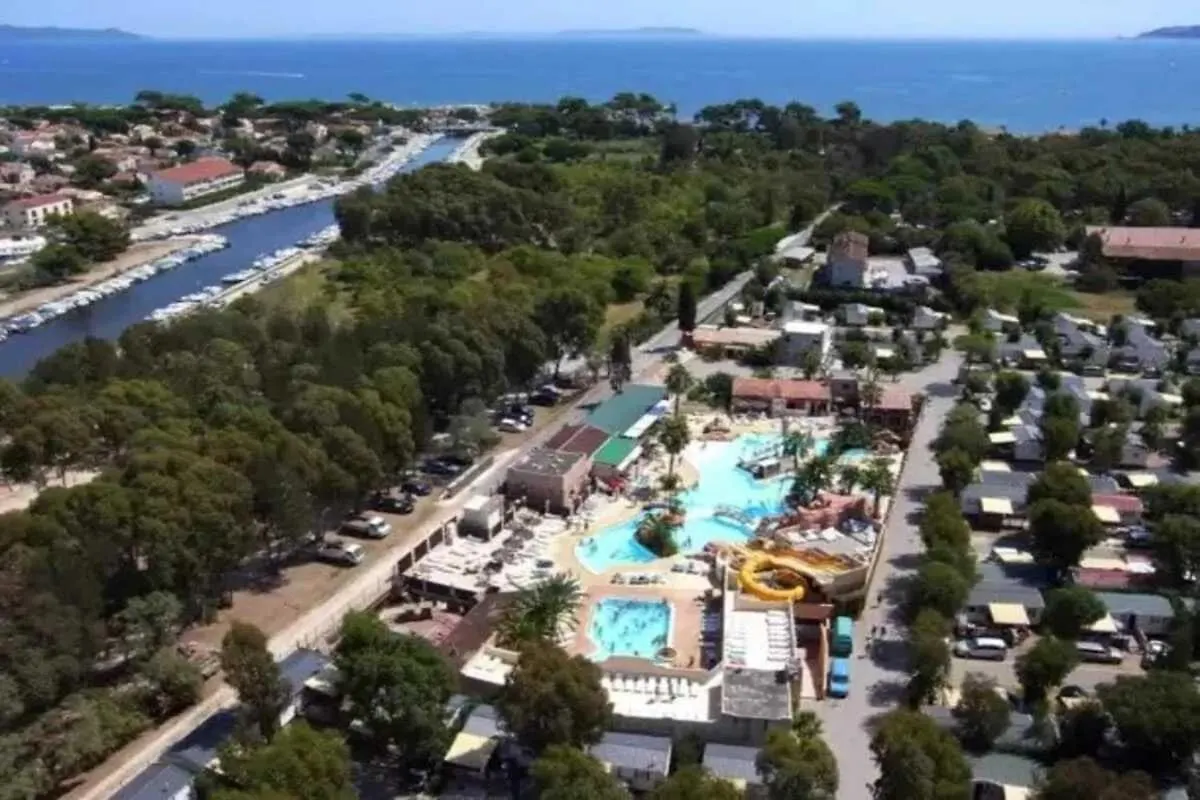 Camping 4 Etoiles - Parc Aquatique - Efacfc Hyères Campingplads