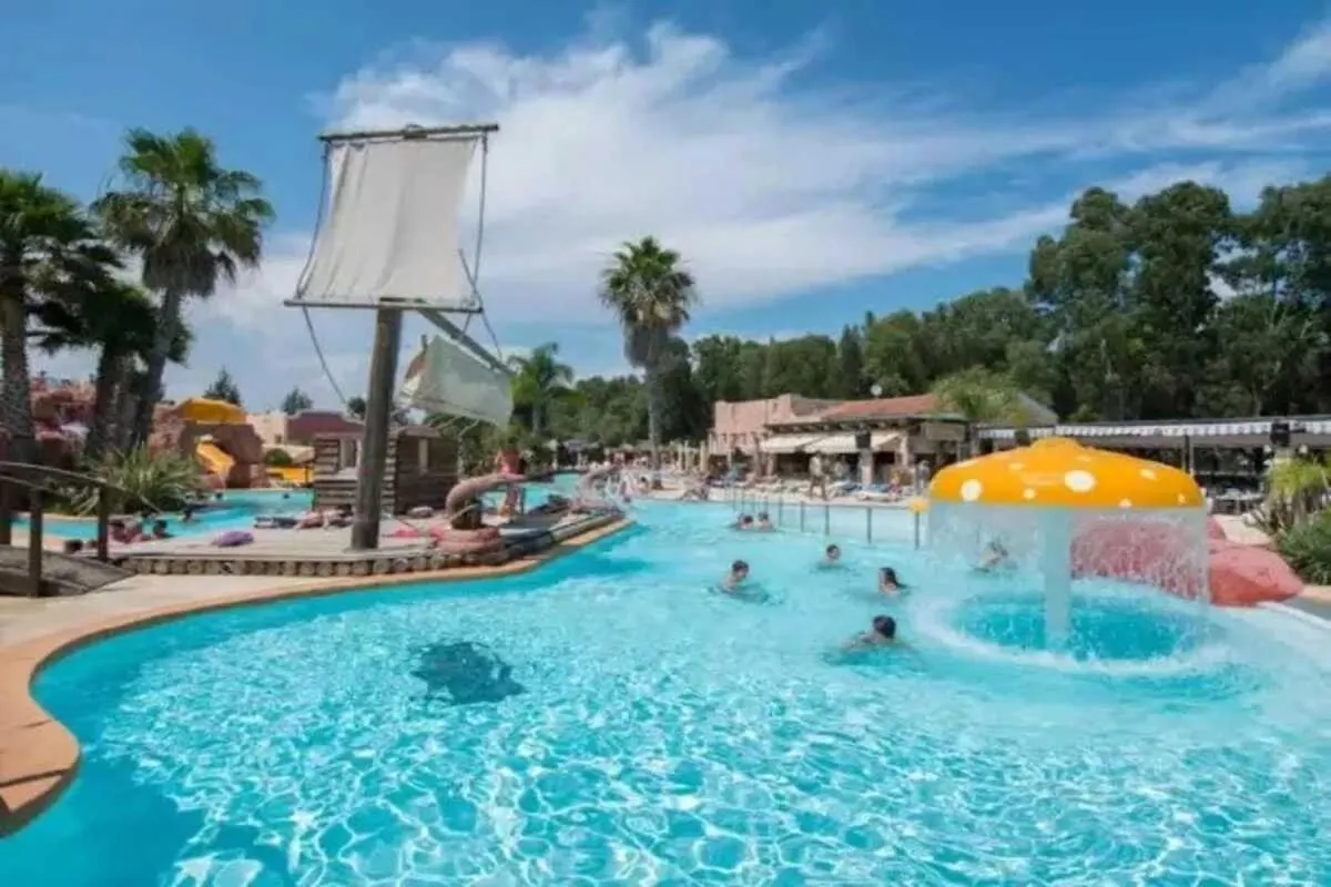 Camping 4 Etoiles - Parc Aquatique - Efacfc 0*, Hyeres